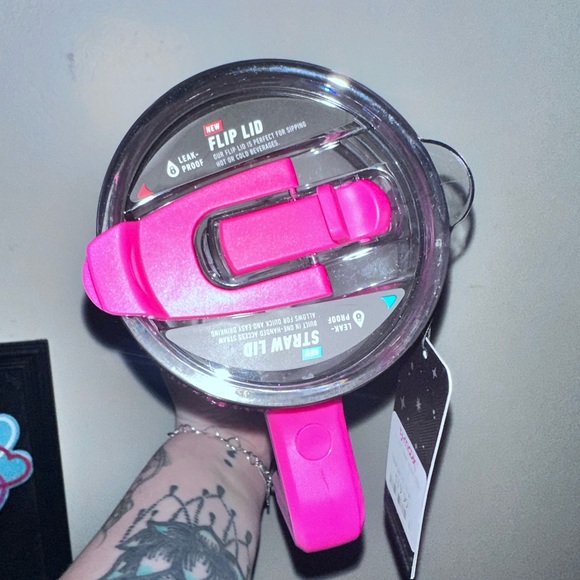 Hydrapeak Rhinestone Football Cup - Picture 4 of 4